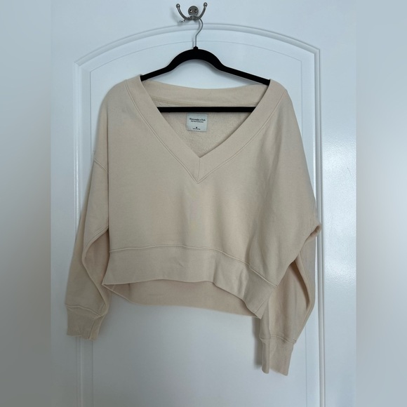 Abercrombie & Fitch Boxy Cropped V Neck Cream Sweater size medium - Picture 1 of 8